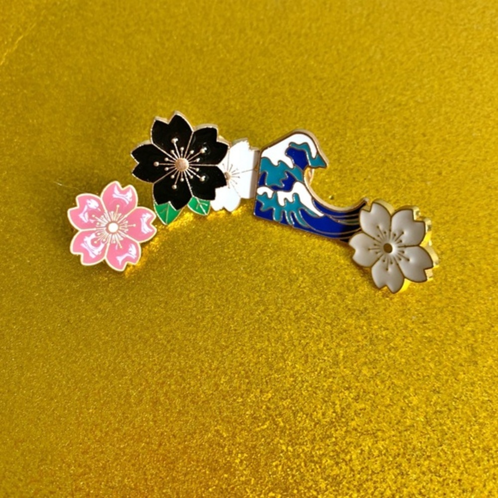 New Cute Hawaiian Theme Hibiscus 🌺 Floral and Ocean Wave Enamel Pin Set (4)